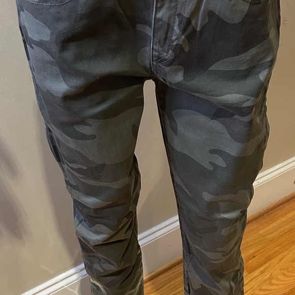 Woman's True Religion Camouflage Jeans - Picture 5 of 10